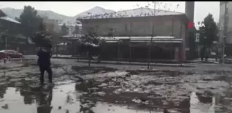 Kar nedeniyle aç kalan güvercinlerin yardımına polis ekipler koştu