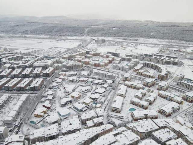 Meteoroloji'nin uyarılarının ardından İstanbul'da kar yağışı etkili oldu! İlçelerden kartpostallık görüntüler yağıyor Meteoroloji'nin uyarılarının ardından İstanbul'da kar yağışı etkili oldu! İlçelerden kartpostallık görüntüler yağıyor
