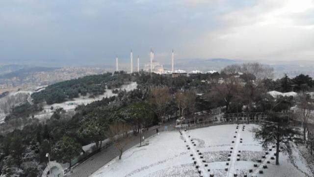 Meteoroloji'nin uyarılarının ardından İstanbul'da kar yağışı etkili oldu! İlçelerden kartpostallık görüntüler yağıyor Meteoroloji'nin uyarılarının ardından İstanbul'da kar yağışı etkili oldu! İlçelerden kartpostallık görüntüler yağıyor