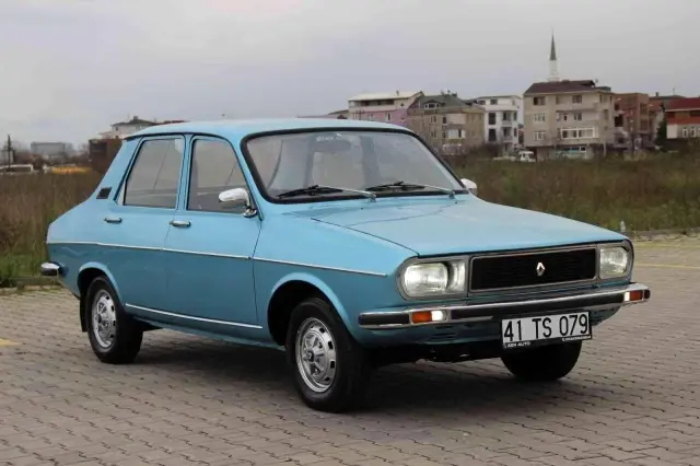 Dede yadigarı otomobiline gözü gibi bakıyor! 1979 model aracı garajından çıkarmıyor