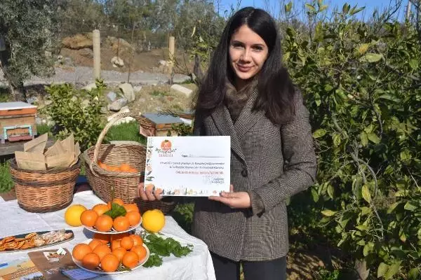 Babaannesinden yadigar kalan bahçede organik tarımla yetiştirdiği mandalina birinci oldu