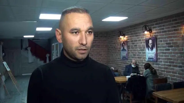 Yemek yerken nefes borusu tıkanan küçük çocuğu, kafe personeli kurtardı