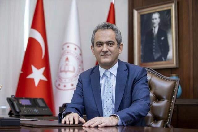 Milli Eğitim Bakanı Mahmut Özer.