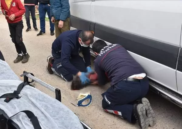 Antalya'dan kahreden haber! Okul servisi altında kalan 3 yaşındaki çocuk öldü