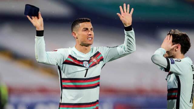 Ronaldo herkese küçük dilini yutturacak! Messi'nin yerine transfer olmak için telefon açtı