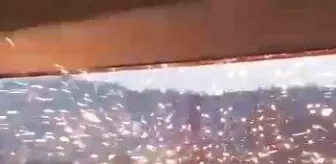 Kemer'de rüzgardan aşınan elektrik telleri patladı