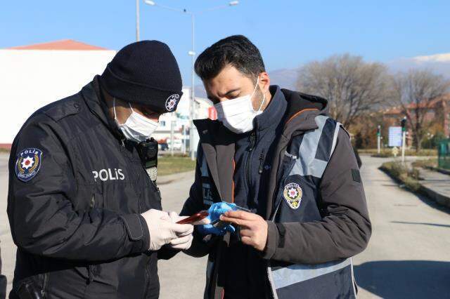 İçişleri Bakanlığı yılbaşında alarma geçti! Yeni yılın ilk ışıklarına kadar ekipler sahada, tedbirler en üst seviyeye çıkarıldı İçişleri Bakanlığı yılbaşında alarma geçti! Yeni yılın ilk ışıklarına kadar ekipler sahada, tedbirler en üst seviyeye çıkarıldı