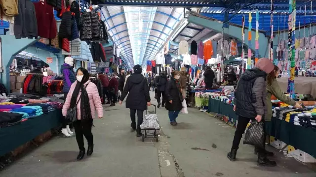 Karı koca zannedilen Bulgar turistler yaptıkları alışveriş sonrası sahte dolarla ödeme yaptı