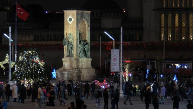 Taksim Meydanı ve İstiklal Caddesi'nde yeni yıl heyecanı