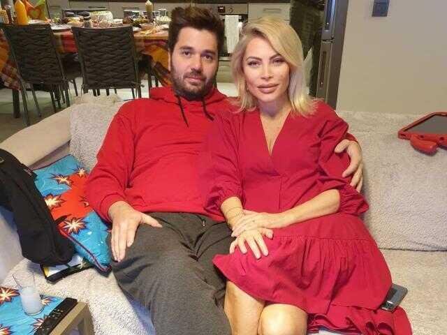 Anne olmaya hazırlanan Seray Sever, kırmızı elbisesiyle hamilelik pozu verdi
