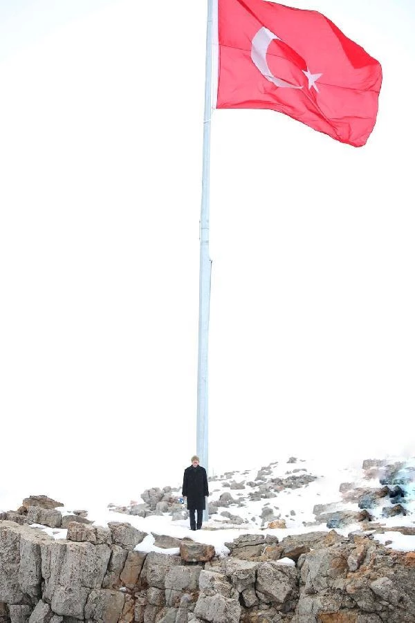 Soylu'dan Cudi Dağı'nda 'Türk bayrağı' paylaşımı