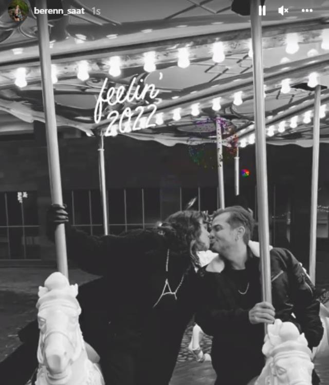 Yeni yılın ilk romantik paylaşımı! Beren Saat'ten eşi Kenan Doğulu ile dudak dudağa poz