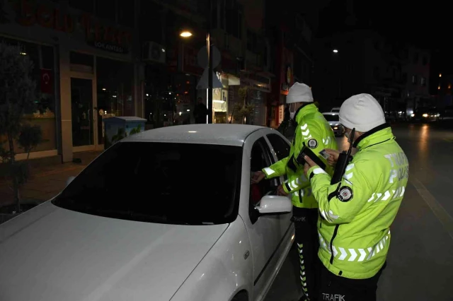 Alkollü halde araç kullanan sürücüden polislere akıllara zarar savunma