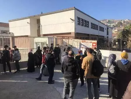 Okul önünde gerginlik! Kantinci hakkındaki taciz iddiası velileri ayaklandırdı