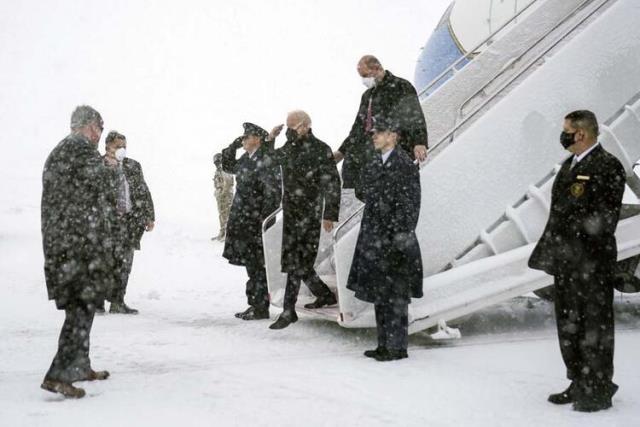 ABD Başkanı Joe Biden'ın zor anları! Kar fırtınası nedeniyle uçakta mahsur kaldı