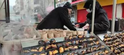 Büyük firmaların yapamadığı indirimi seyyar satıcı yaptı Büyük firmaların yapamadığı indirimi seyyar satıcı yaptı