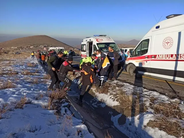 Kayseri'de öğrencileri taşıyan midibüs devrildi: 1 kişi öldü, çok sayıda yaralı var