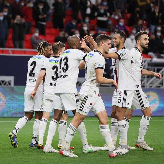 Kupa canavarı Beşiktaş! Penaltılara giden finalde Antalyaspor'u mağlup eden Kara Kartal, Süper Kupa'yı 9. kez müzesine götürdü Kupa canavarı Beşiktaş! Penaltılara giden finalde Antalyaspor'u mağlup eden Kara Kartal, Süper Kupa'yı 9. kez müzesine götürdü