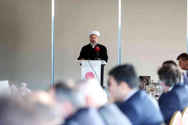 Ne diyeceği merak ediliyordu! Ali Erbaş, CHP'li Özel'in din eğitimiyle ilgili sözlerine sert çıktı