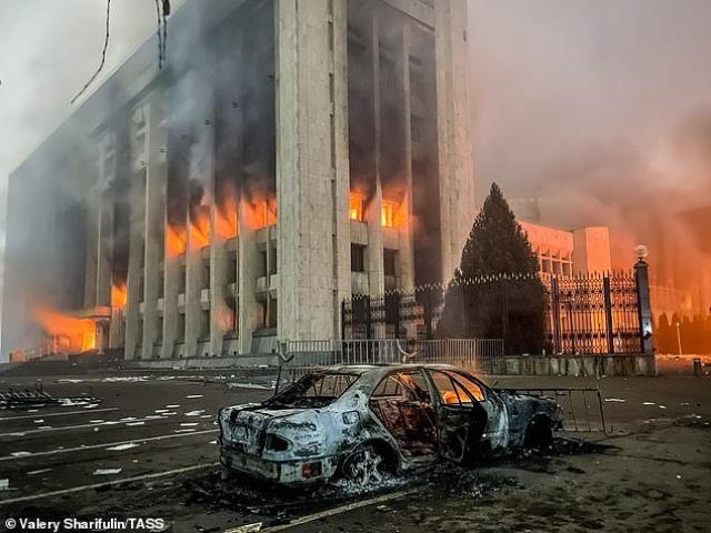 Son Dakika: Kazakistan yangın yeri! Cumhurbaşkanı Tokayev talep etti, Rusya ülkeye onlarca asker gönderdi