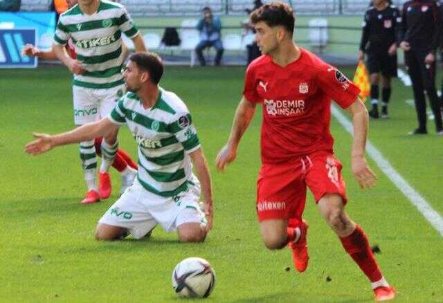 Bilek en sonunda büküldü! Konyaspor'un büyülü serisi bozuldu Bilek en sonunda büküldü! Konyaspor'un büyülü serisi bozuldu
