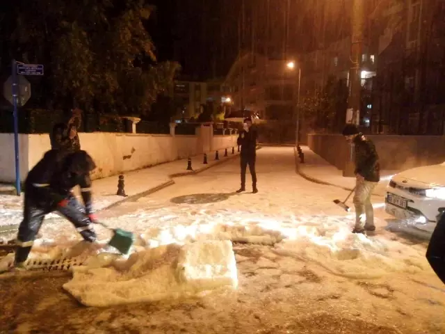 Marmaris'te görülmemiş dolu yağışı! Şiddeti kaldırım taşlarını söktü, sokağa inenler gözlerine inanamadı