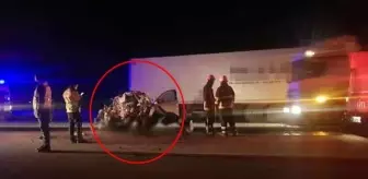 Çanakkale'de katliam gibi kaza! Petrol istasyonundan çıkan tıra çarpan otomobildeki 5 kişi hayatını kaybetti