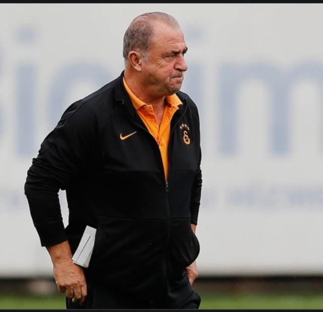 Florya'da hareketli saatler! Taraftarlar, Fatih Terim'i bekliyor