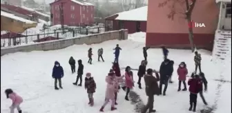 Karlıova'da yağan karın tadını çocuklar çıkardı