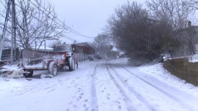 İstanbul'da başlayan kar yağışı sonrası Meteoroloji'den vatandaşlara 'Acil olmadıkça evden çıkmayın' uyarısı