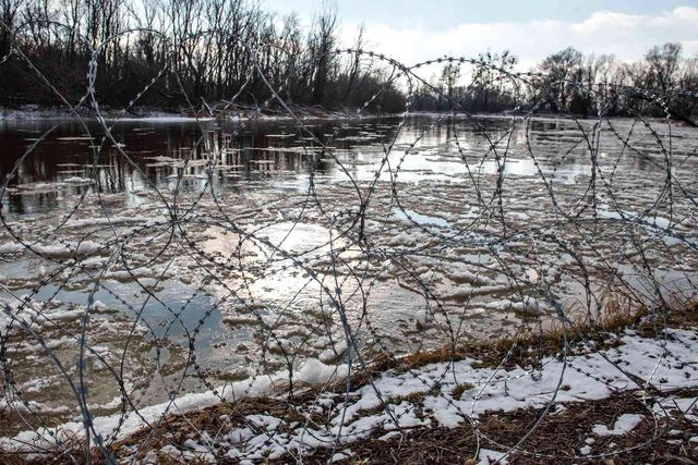 Sınır muhafızı itiraf etti: Polonya-Belarus sınırında 240'tan fazla göçmen öldürüldü