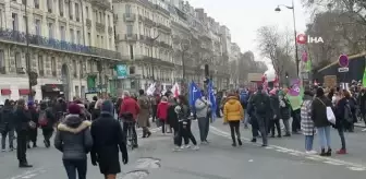 Fransa'da Eğitimciler ve Veliler Sokağa İndi