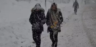 Meteoroloji 11 ili turuncu, 8 ili sarı kodla uyardı! Yoğun kar yağışı ve çığ tehlikesine dikkat