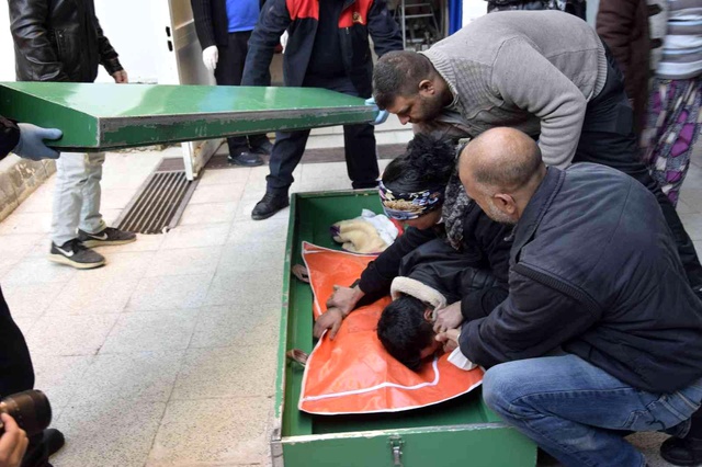 Bir babanın en zor anı! Darbedilerek öldürülen Ayşenur'un cenazesi teslim edildi