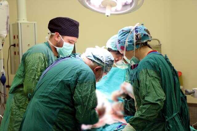 55 kilo kadından 10 kiloluk kitle çıktı, doktor 'Ben 12 yıldır böylesini görmedim' dedi 55 kilo kadından 10 kiloluk kitle çıktı, doktor 'Ben 12 yıldır böylesini görmedim' dedi