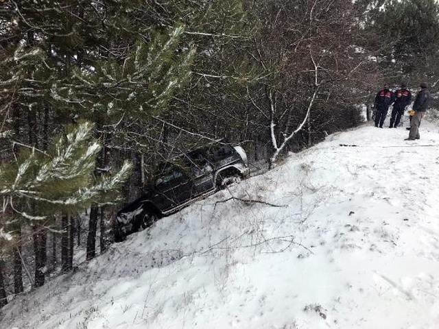 Acun Ilıcalı'nın kızları, Kartalkaya tatili dönüşü kaza geçirdi Acun Ilıcalı'nın kızları, Kartalkaya tatili dönüşü kaza geçirdi