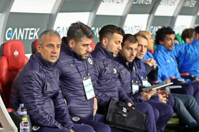 Hoca yeni Kanarya aynı! Fenerbahçe, Antalyaspor'la deplasmanda 1-1 berabere kaldı