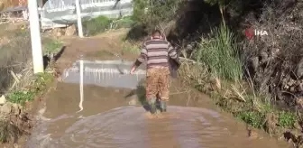 Vatandaşlar bozulan yolları imece usulü ile yapıyor