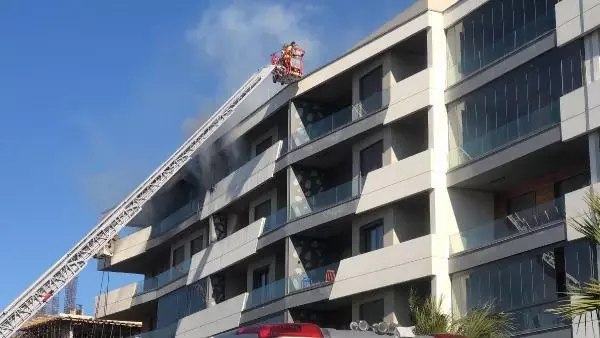 Arkadaşını ziyaret için gittiği apartmanda çıkan yangında hayatını kaybetti