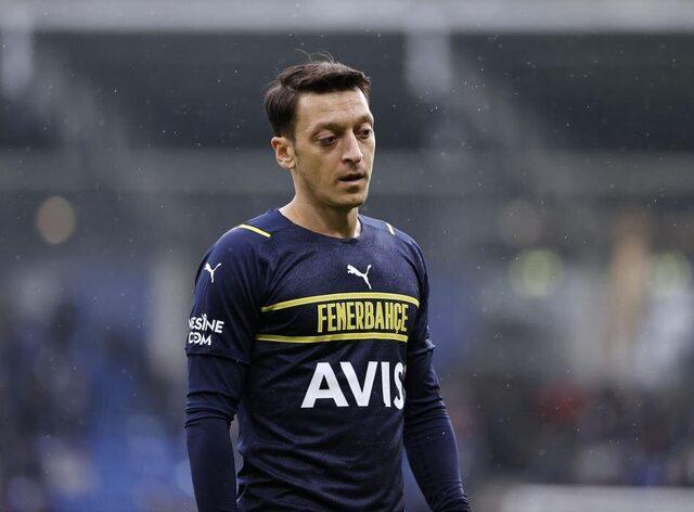 Mesut Özil yine bildiğimiz gibi! Oyundan çıkarken İsmail Kartal'a tepki gösterdi Mesut Özil yine bildiğimiz gibi! Oyundan çıkarken İsmail Kartal'a tepki gösterdi