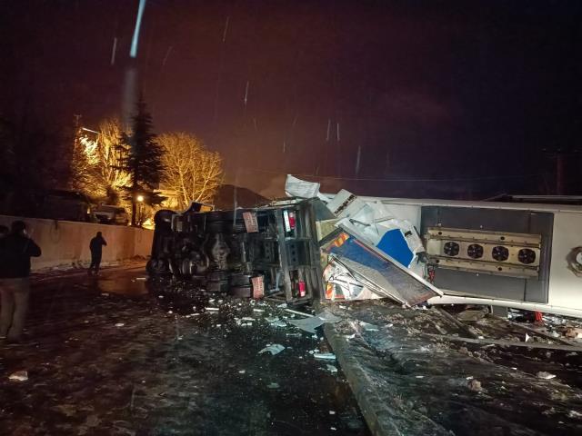 Sivas'ta otobüs kazası: 1 ölü, 20'ye yakın yaralı