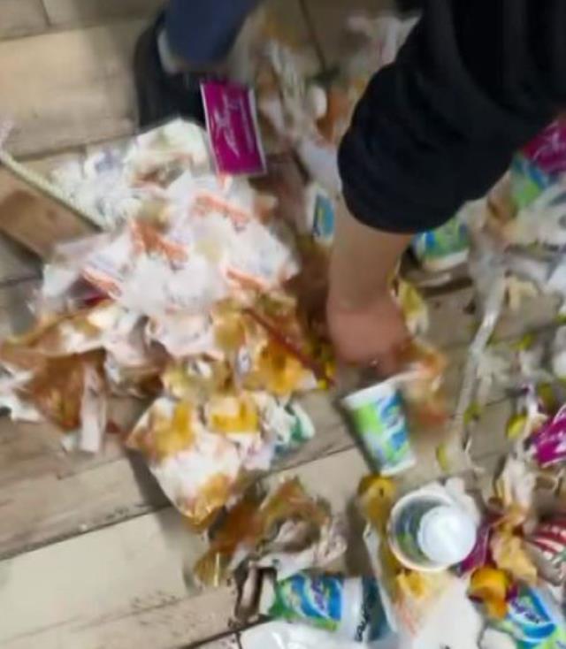 Skandal görüntüleri ortaya çıkan tantunici konuştu: Video, yüz kızartıcı suçtan dolayı işten çıkardığımız personelin montajıdır Skandal görüntüleri ortaya çıkan tantunici konuştu: Video, yüz kızartıcı suçtan dolayı işten çıkardığımız personelin montajıdır