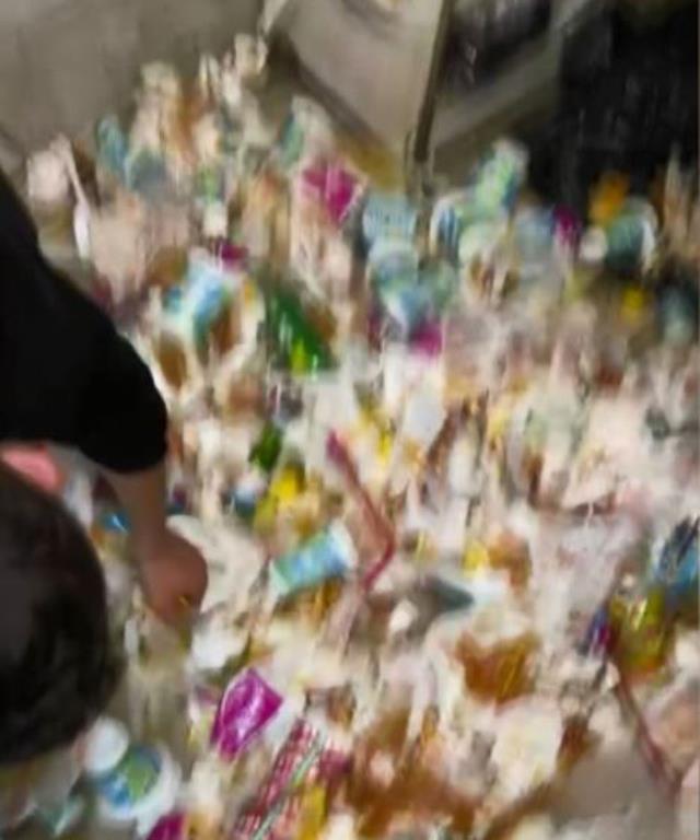 Skandal görüntüleri ortaya çıkan tantunici konuştu: Video, yüz kızartıcı suçtan dolayı işten çıkardığımız personelin montajıdır Skandal görüntüleri ortaya çıkan tantunici konuştu: Video, yüz kızartıcı suçtan dolayı işten çıkardığımız personelin montajıdır