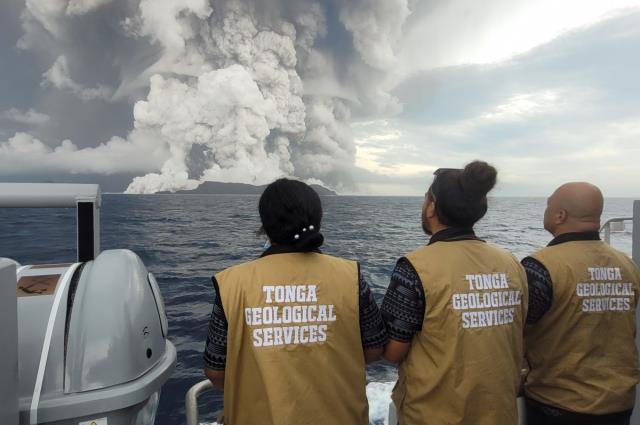 Tonga'daki yanardağ patlaması sonrasında Japonya'da tsunami alarmı! Dalga boyu 3 metreyi bulacak