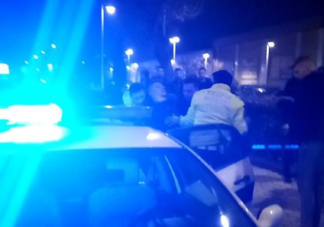 Yayaya çarpıp olay yerinden kaçmaya çalışan alkollü sürücü, polislere böyle direndi: Kralı gelsin, araca binmiyorum