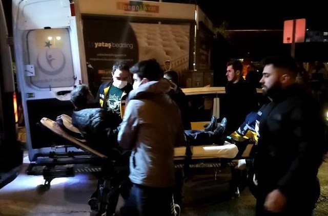 Yayaya çarpıp olay yerinden kaçmaya çalışan alkollü sürücü, polislere böyle direndi: Kralı gelsin, araca binmiyorum