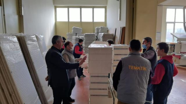 Fabrika gibi okul! Öğrenciler ayda 3 bin lira maaş alıyor Fabrika gibi okul! Öğrenciler ayda 3 bin lira maaş alıyor