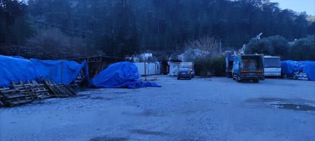 Marmaris'te seyyar kömürcü zabıtaya kızdı kendini yaktı Marmaris'te seyyar kömürcü zabıtaya kızdı kendini yaktı
