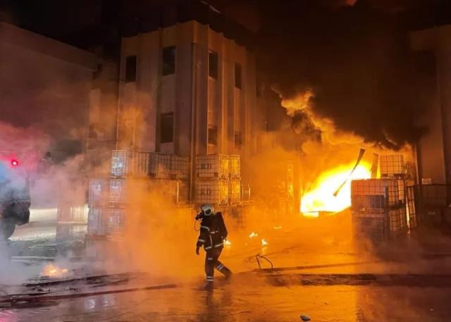 Son dakika haberi! Bursa'da fabrikada çıkan yangına müdahale sürüyor