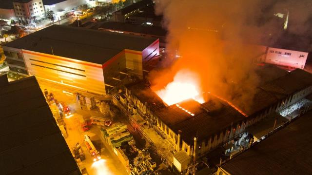 Son dakika haberi! Bursa'da fabrikada çıkan yangına müdahale sürüyor